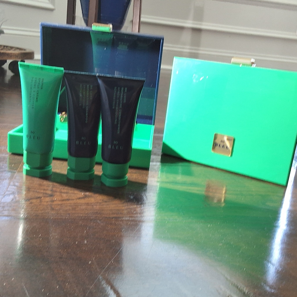 Green Cosmetic Clutch with Mini Tubes